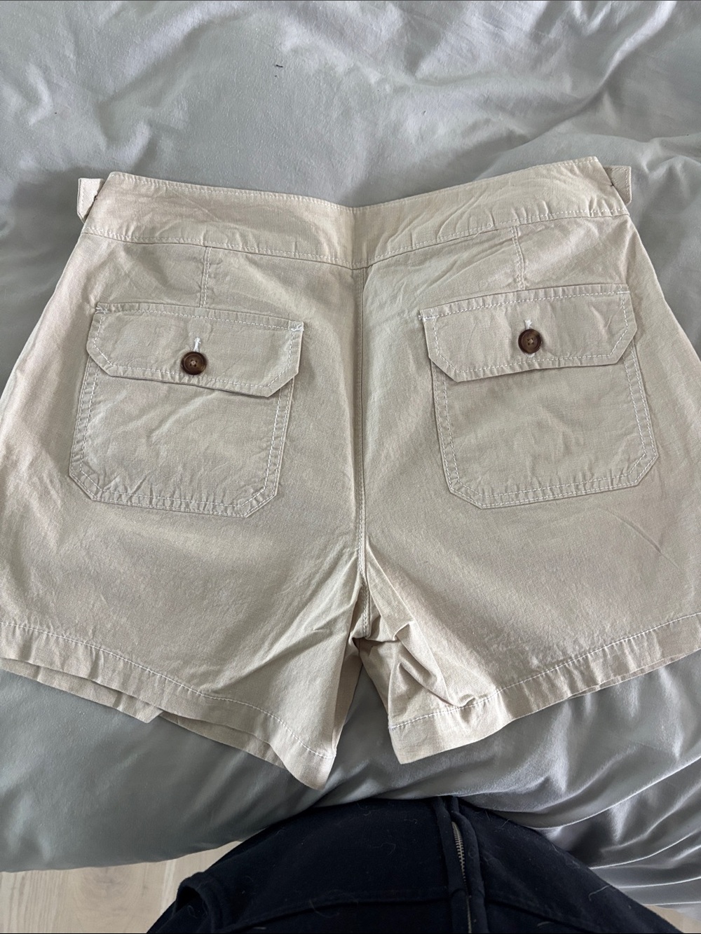 Old Navy Cream Women’s Bermuda Shorts - Picture 2 of 3